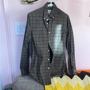 XS Slim casual dress shirt from J. Crew. Brown/green and navy checkered.